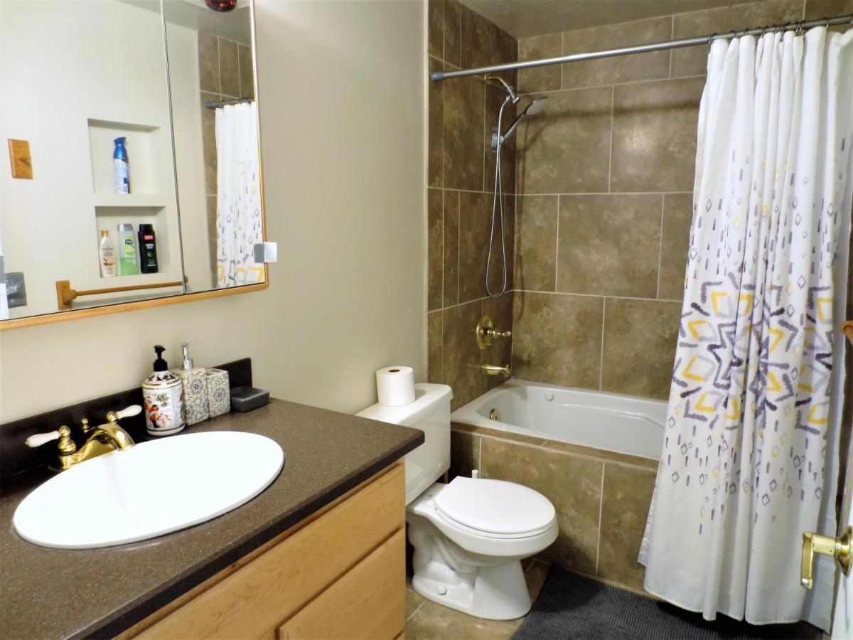 솔트레이크시티 Entire Huge Basement! Fast Wifi! Private Entrance! 빌라 외부 사진